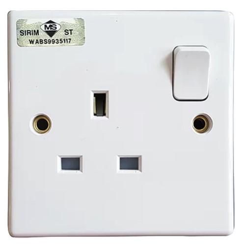 PVC SWITCHED SOCKET OUTLET 13A 1G (MACHINE) product photo Front View L